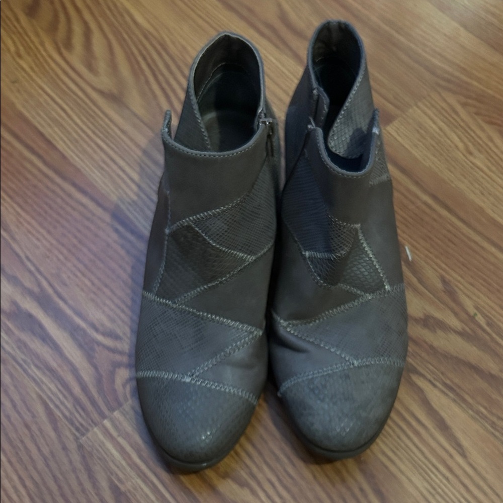 Bass Women's Gray Ankle Booties